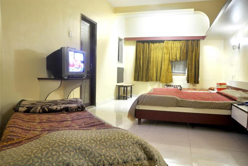Sharan Hotel Ширди Стая снимка